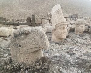 Stenen beelden nemrut Dagi Turkije