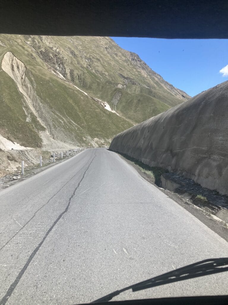 Militairy Highway Kaukasus Georgië